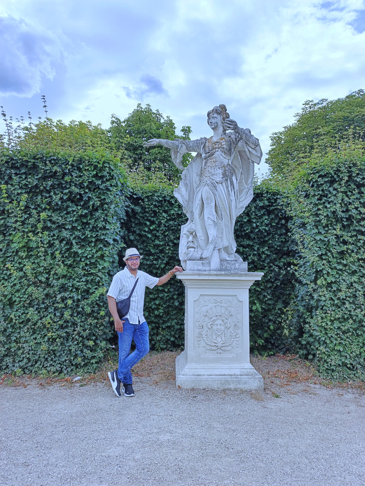 Schönbrunn green quiet — Vienna, Austria